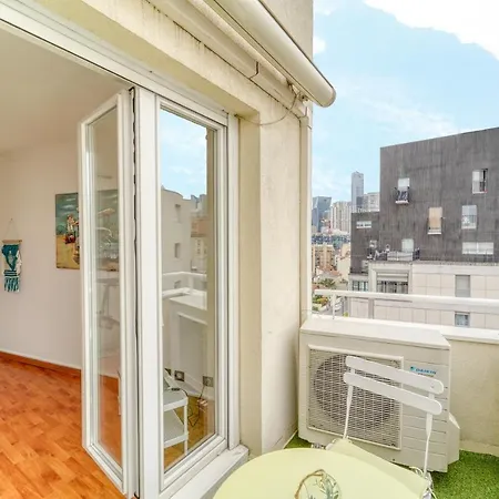 Chic And Spacious With Parking * Courbevoie