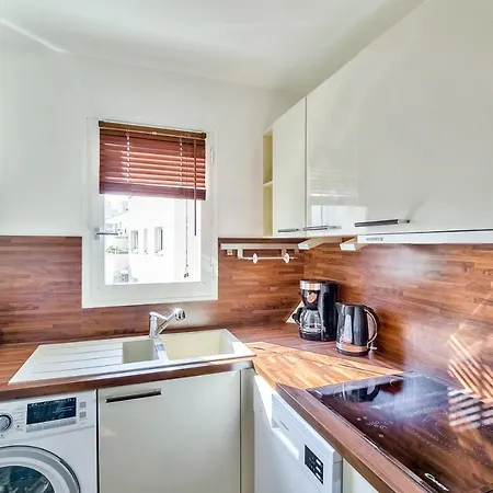 Chic And Spacious With Parking * Courbevoie