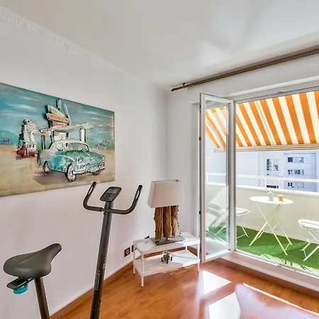 Chic And Spacious With Parking * Courbevoie