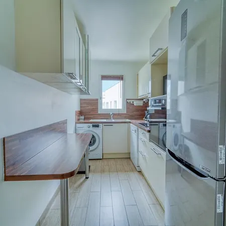 Chic And Spacious With Parking Apartment