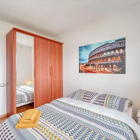 Chic And Spacious With Parking Apartment Courbevoie