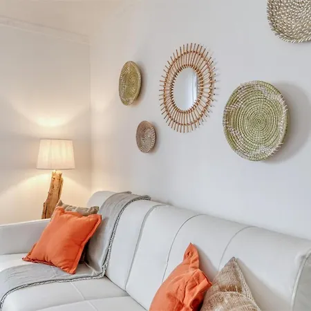 Apartamento Chic And Spacious With Parking Courbevoie