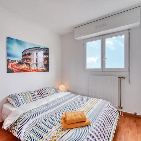 Chic And Spacious With Parking *