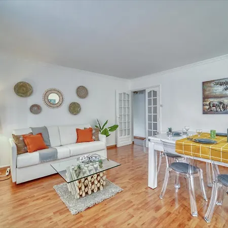 Chic And Spacious With Parking Apartment *